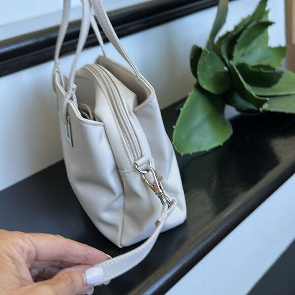 Frankie & Johnnie Nylon Crossbody Shoulder Satchel Purse Neutral new - Picture 7 of 10